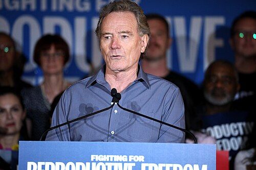 El elenco de Breaking Bad llora a RJ Mitte: Bryan Cranston y Aaron Paul despiden al actor