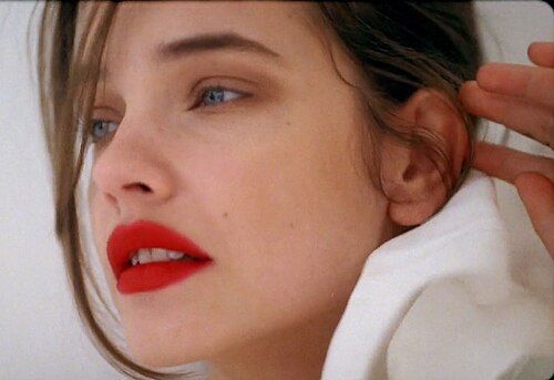 Barbara Palvin regresa triunfante a las pasarelas de Victoria's Secret tras seis semanas