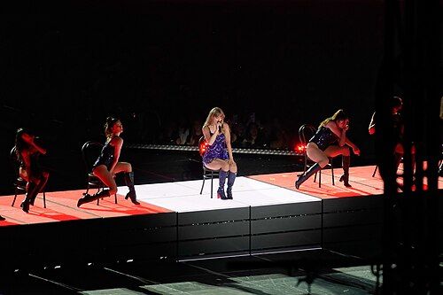 Taylor Swift rompe récords en los MTV VMAs y estrena 'Patient Zero'