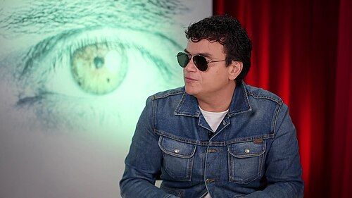 Silvestre Dangond estrena 'Hay amores' y rinde homenaje al Caribe colombiano