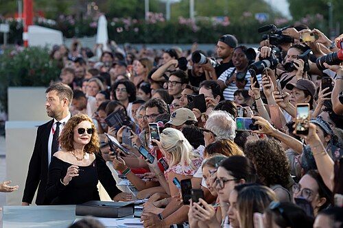 Susan Sarandon y Hannah Einbinder fueron detenidas en una protesta en Nueva York