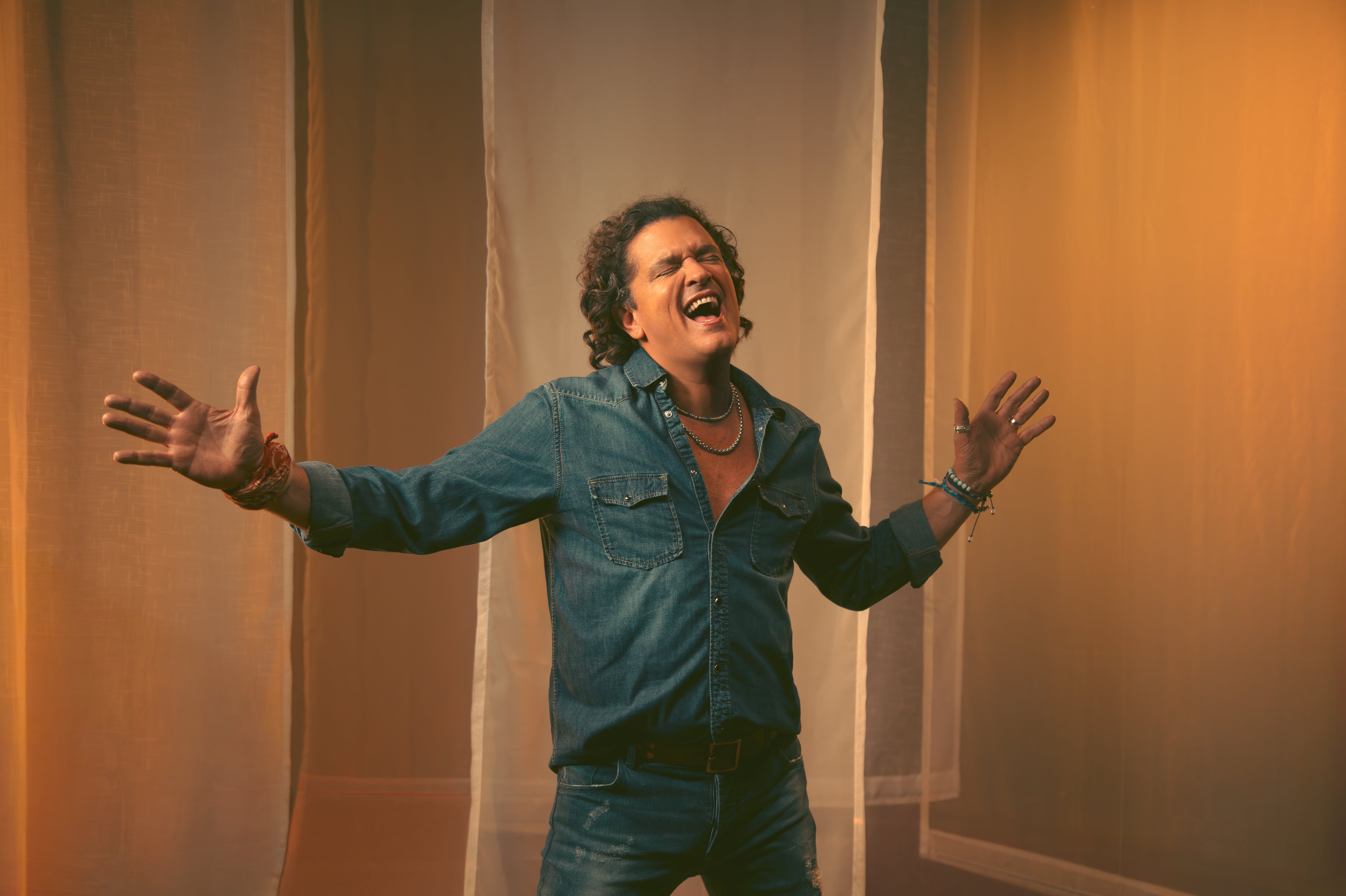 Carlos Vives reflexiona sobre el terremoto en Colombia antes de su gira por Ecuador
