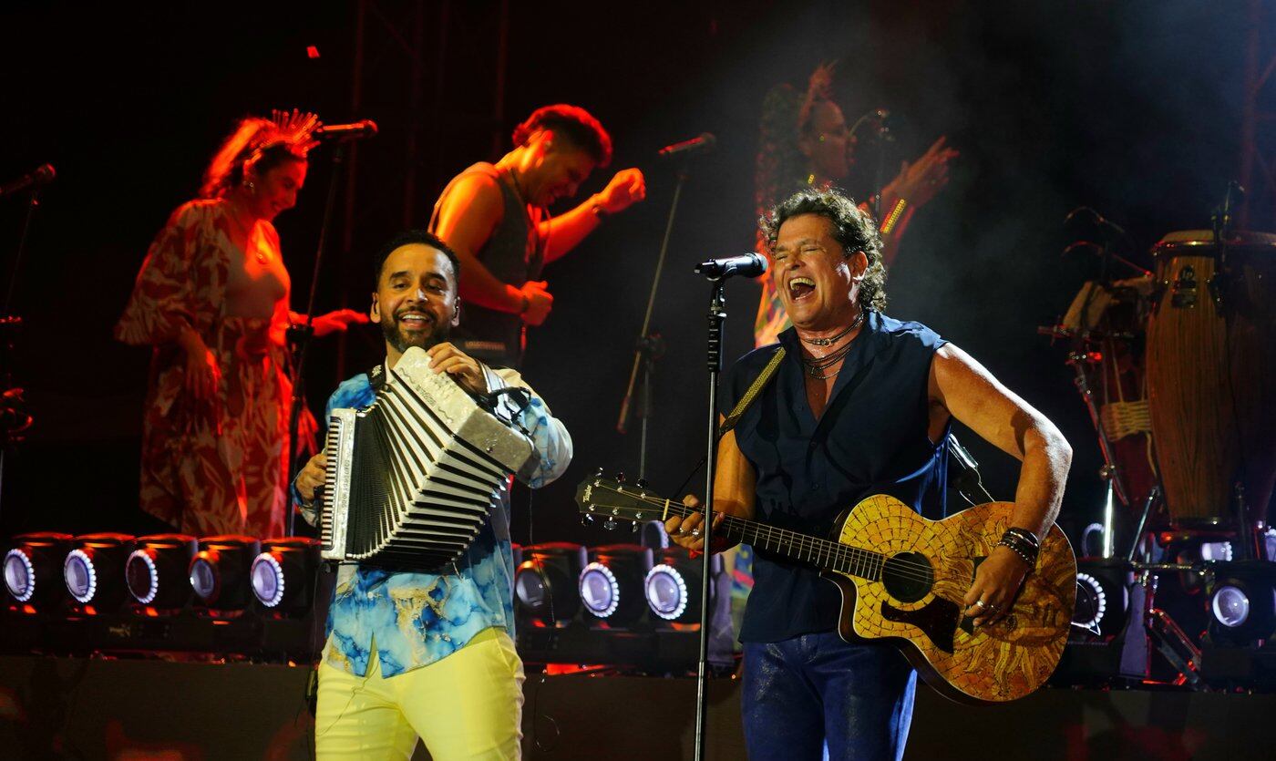 Carlos Vives y Bacilos arrasan con show en Samborondón