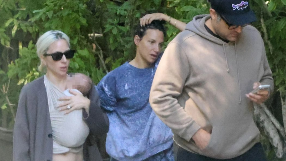 Lady Gaga y Michael Polansky fueron captados paseando con su bebé en California
