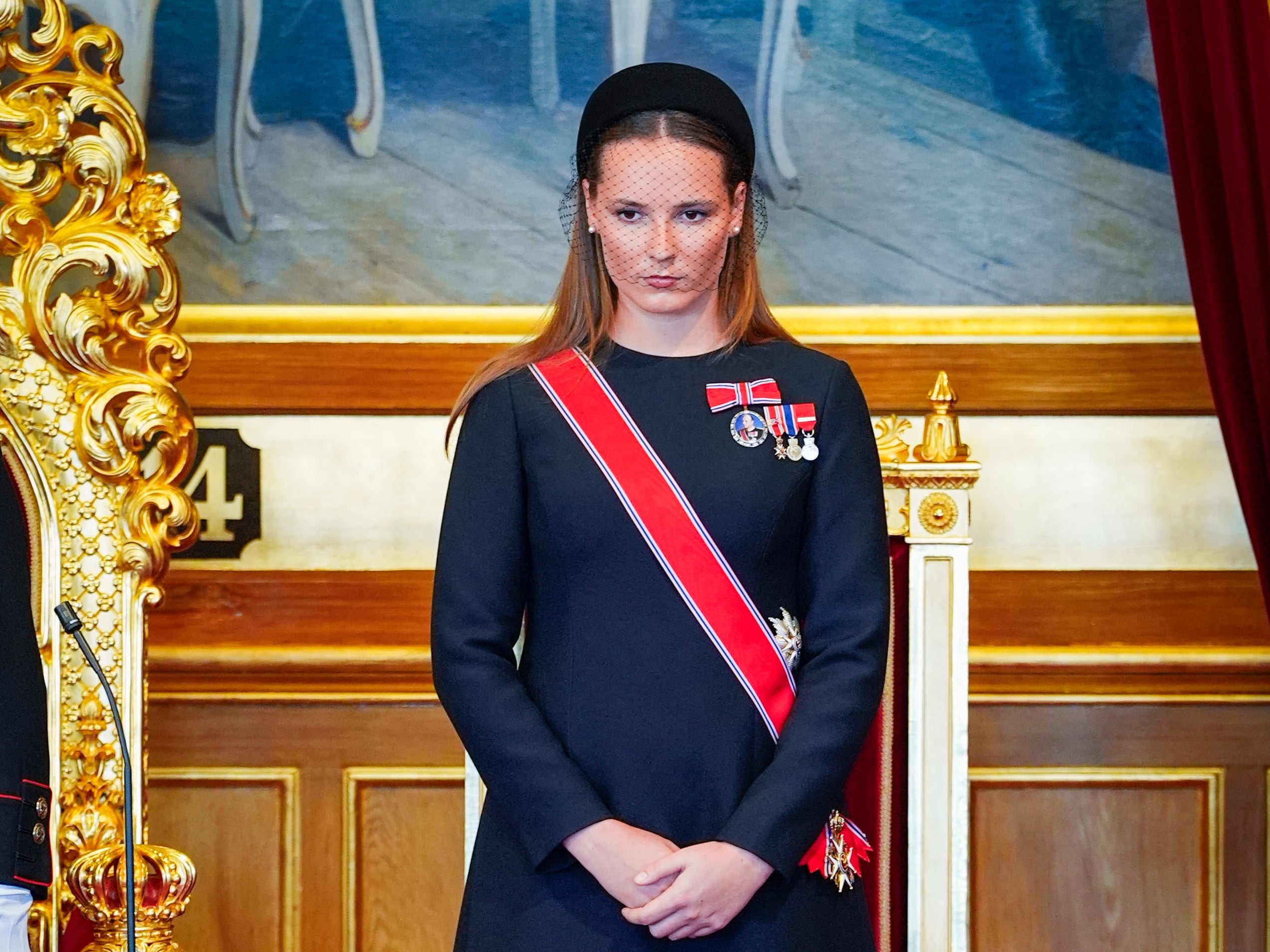 Ingrid Alexandra de Noruega brilla por su sobriedad en el juramento real