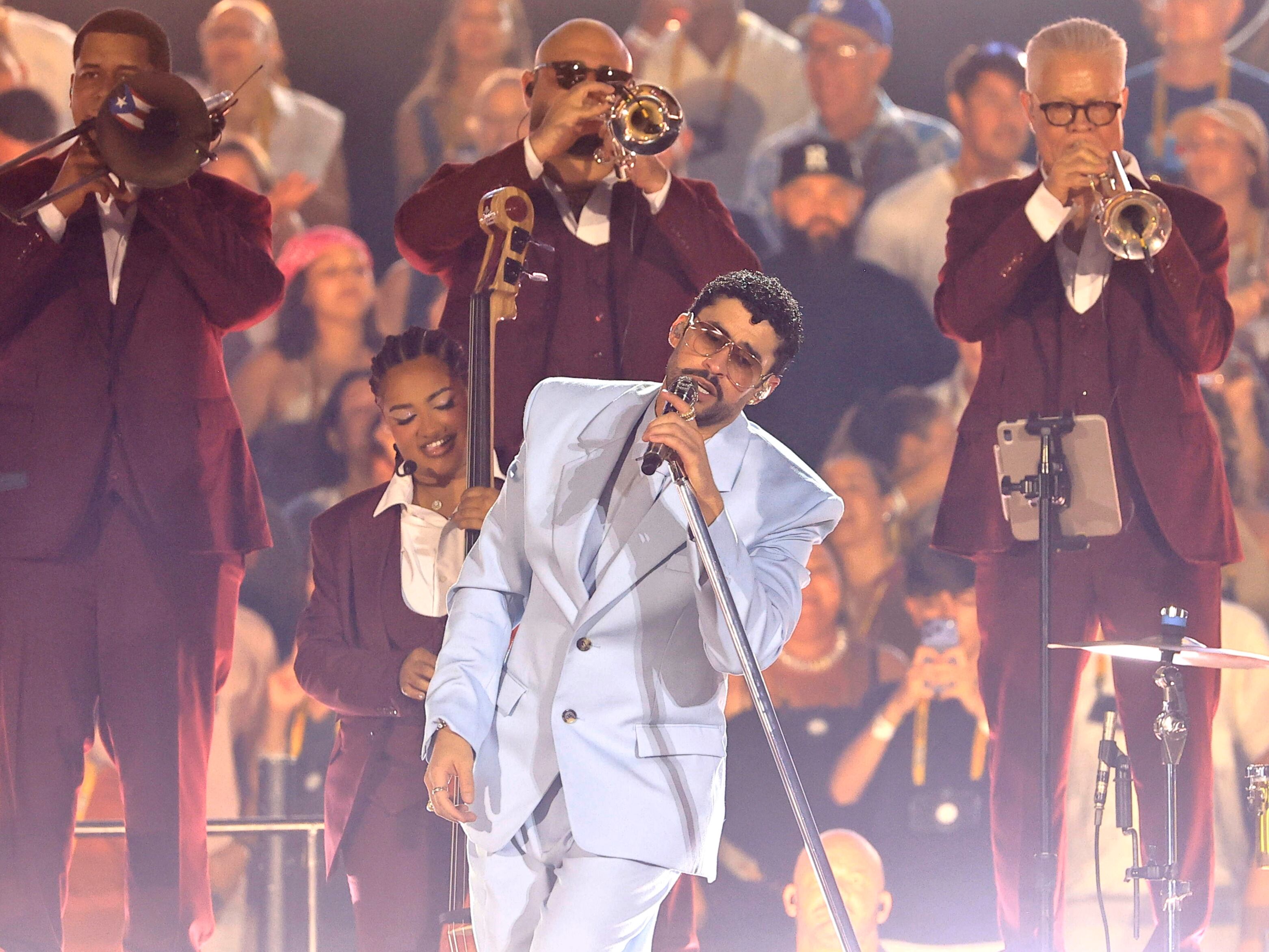 Bad Bunny cierra su gira 'Debí Tirar Más Fotos' con un show histórico en Puerto Rico